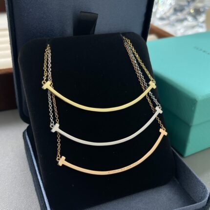 tiffany necklace, smile face, big model