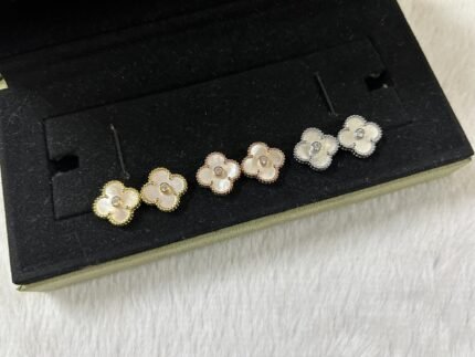 vca clover earring,white mother of pearl , with daimond