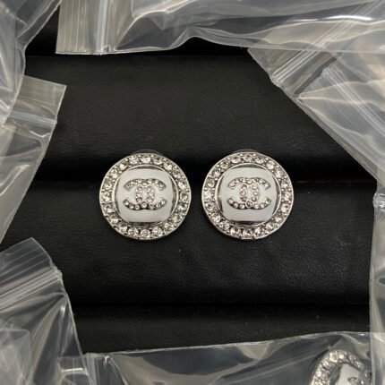 chanel earring, round with diamonds, top quality